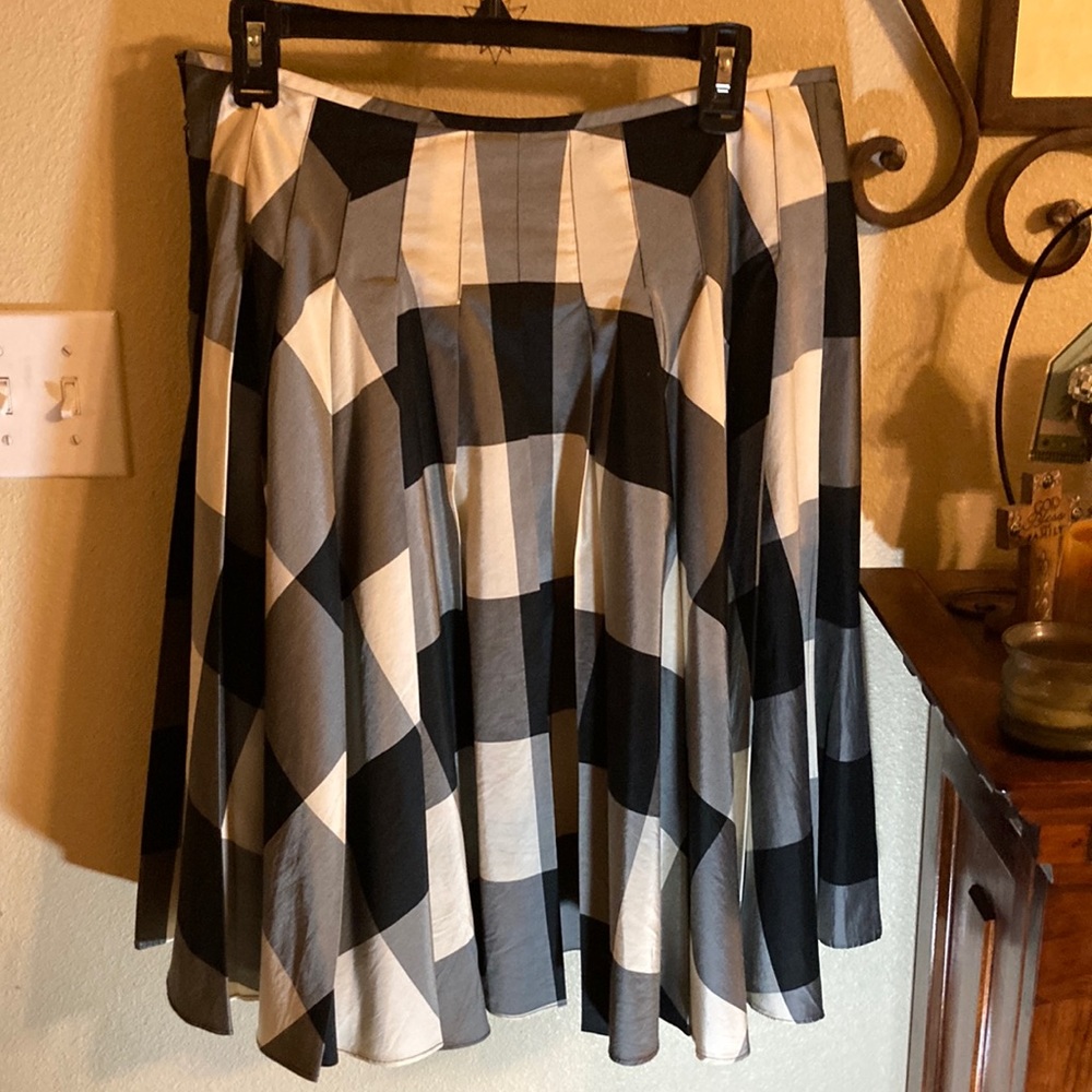 DKNY silk blend black/grey/white checkered skirt, size 10
